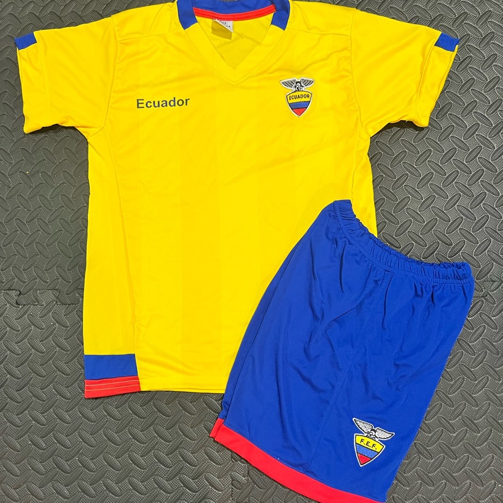 Brand new Ecuador kids soccer fan set (jersey + short)
